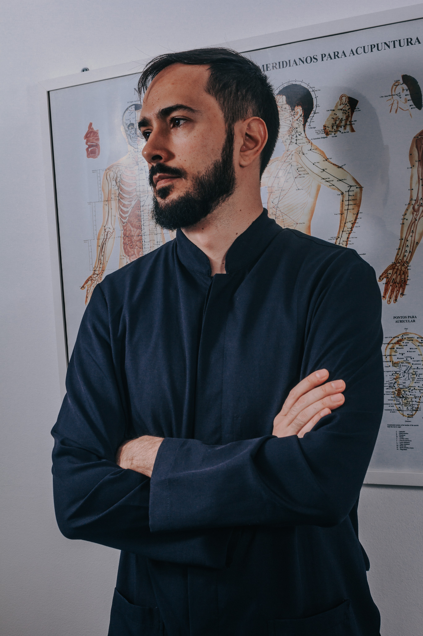André Zambaldi, terapeuta em medicina chinesa, yoga e psicoterapia, em seu consultório em Belo Horizonte